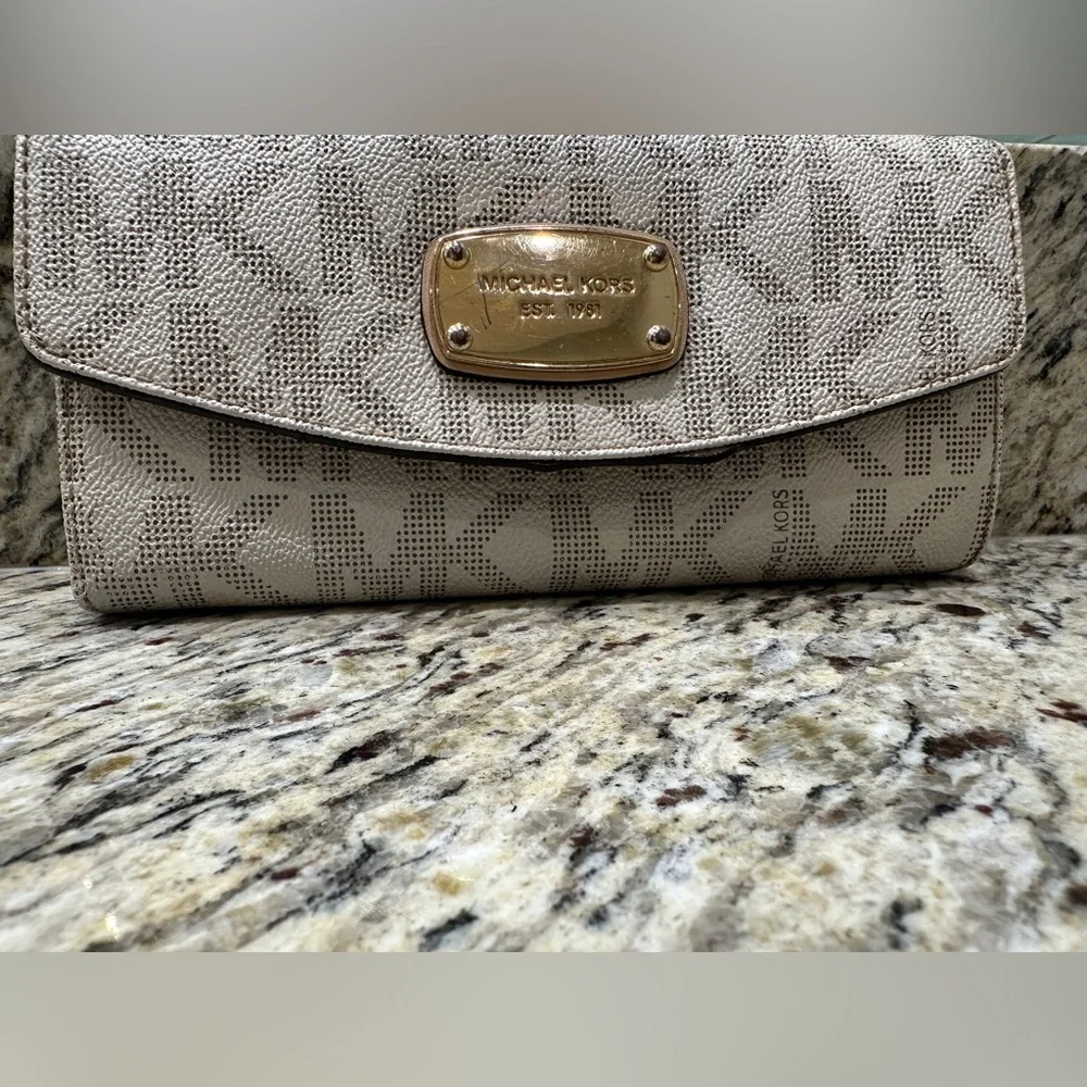 Michael Kors Logo Wallet